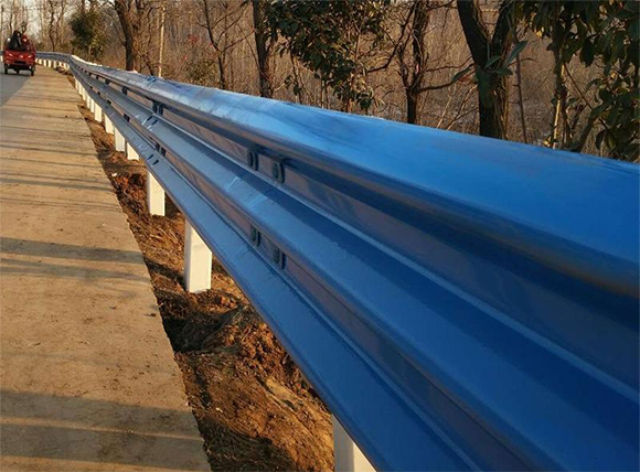 武汉公路波形护栏板的优点